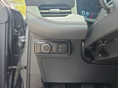 Used 2025 Ford Explorer Active image 25