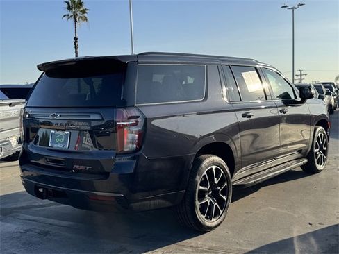 Used 2022 Chevrolet Suburban RST w/ Luxury Package image 4