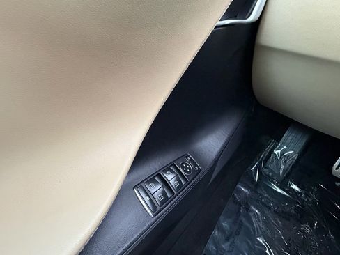 Used 2013 Tesla Model S Performance image 37