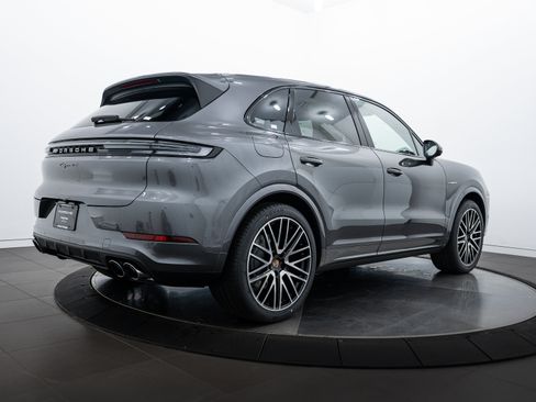 New 2025 Porsche Cayenne E-Hybrid image 7