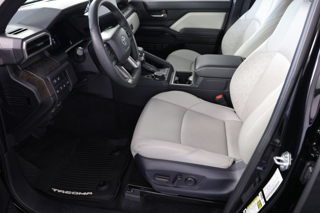 Used 2024 Toyota Tacoma Limited w/ Limited Package (LT) AWD/4WD image 19