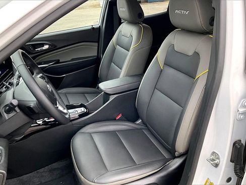 Used 2025 Chevrolet Trax ACTIV w/ Sunroof Package image 23