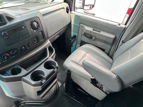 Used 2014 Ford E-150 and Econoline 150 image 7