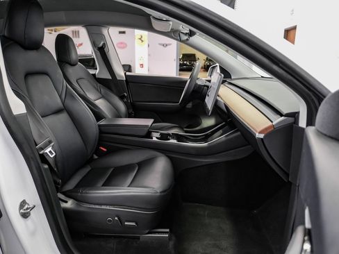 Used 2021 Tesla Model Y Long Range image 29