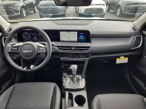 New 2026 Kia Seltos EX image 17