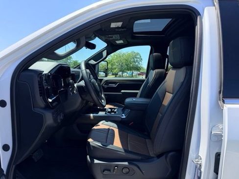 Used 2024 Chevrolet Silverado 3500 High Country w/ High Country Premium Package AWD/4WD image 7