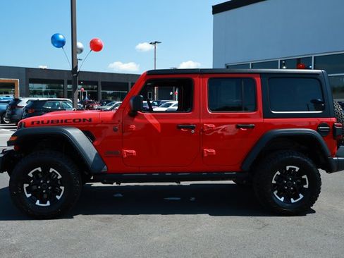 Used 2025 Jeep Wrangler Unlimited Rubicon AWD/4WD image 9