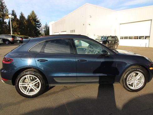 Used 2018 Porsche Macan AWD/4WD image 2