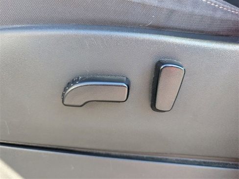 Used 2022 Nissan Frontier SV w/ Technology Package image 15