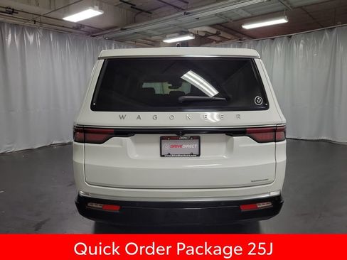 Used 2024 Jeep Wagoneer L Series II w/ Flexible Seating Group AWD/4WD image 7