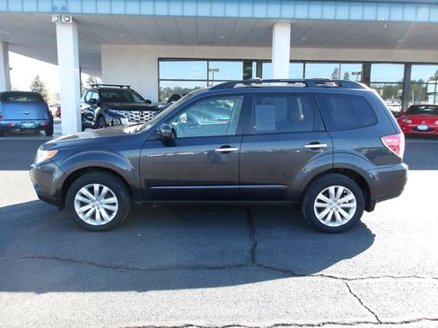 Used 2013 Subaru Forester 2.5X Premium w/ Popular Pkg 2 AWD/4WD image 2