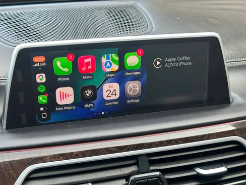 Used 2019 BMW 740i w/ Executive Package RWD image 36