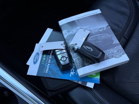 Certified 2020 Ford Explorer Platinum w/ Premium Technology Package image 6