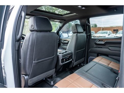 Used 2023 Chevrolet Silverado 1500 High Country w/ Technology Package image 13