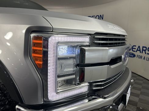 Used 2019 Ford F250 Lariat w/ Lariat Ultimate Package image 4