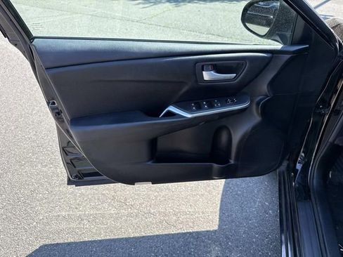 Used 2016 Toyota Camry SE FWD image 13