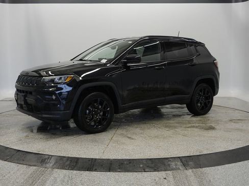 Certified 2022 Jeep Compass Altitude w/ Convenience Group image 2