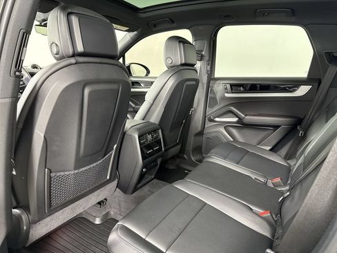 Certified 2025 Porsche Cayenne AWD/4WD image 26
