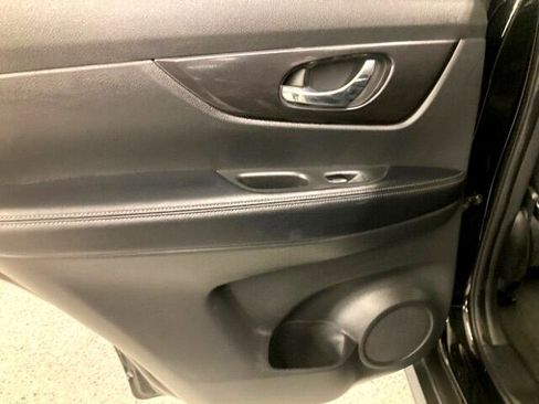 Used 2020 Nissan Rogue SV image 28