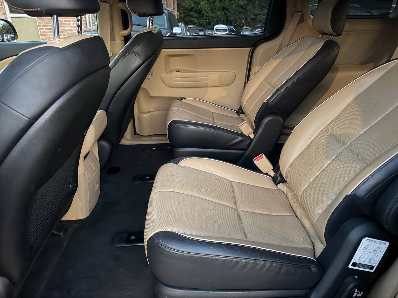 Used 2018 Kia Sedona LX FWD image 16