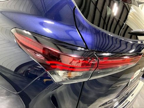 Certified 2024 Toyota Highlander Platinum AWD/4WD image 30