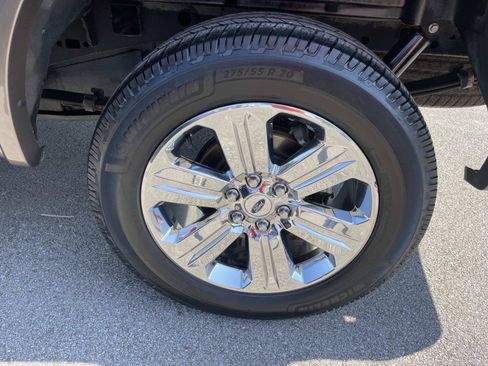 Used 2019 Ford F150 Lariat w/ Equipment Group 502A Luxury AWD/4WD image 8