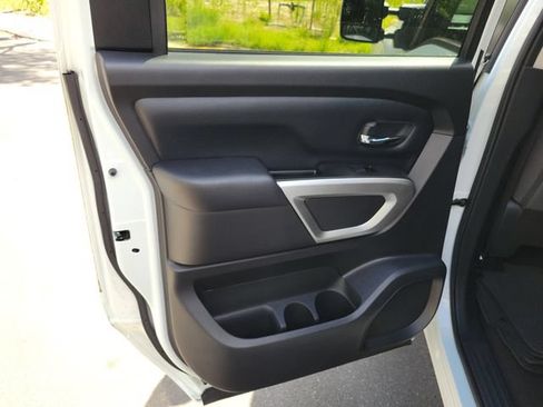 Used 2024 Nissan Titan 2WD Crew Cab image 14