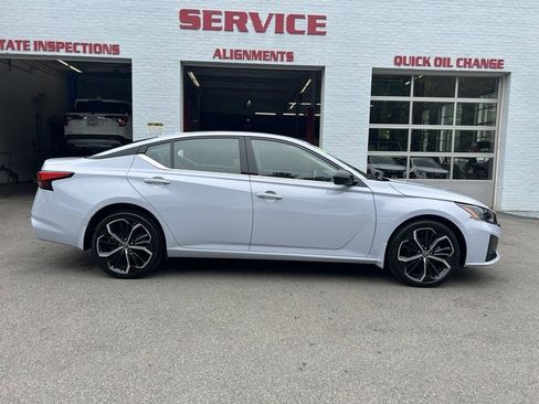 Used 2024 Nissan Altima 2.5 SR AWD/4WD image 1