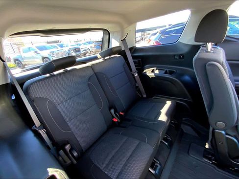 Certified 2023 GMC Acadia SLE w/ Driver Convenience Package image 18