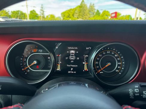 Used 2023 Jeep Wrangler Unlimited Rubicon w/ Cold Weather Group AWD/4WD image 16