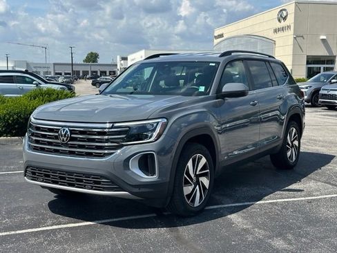 Used 2025 Volkswagen Atlas SE AWD/4WD image 3