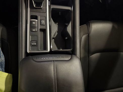 Certified 2025 Nissan Pathfinder SL w/ SL Premium Package FWD image 24