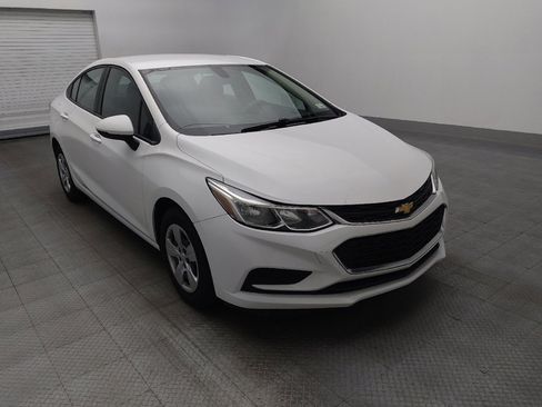 Used 2017 Chevrolet Cruze LS FWD image 13