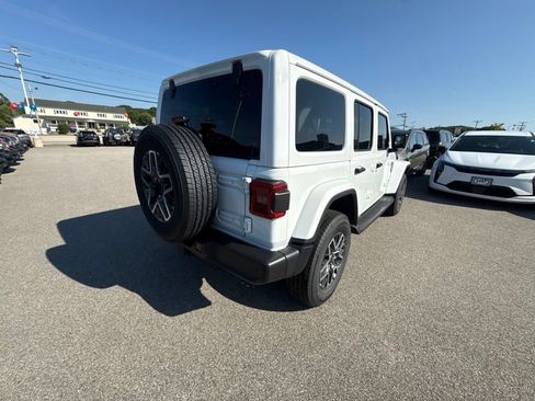 New 2026 Jeep Wrangler Unlimited Sahara AWD/4WD image 5