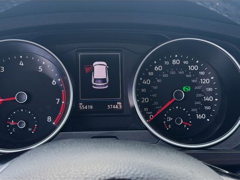 Used 2019 Volkswagen Tiguan SE image 9