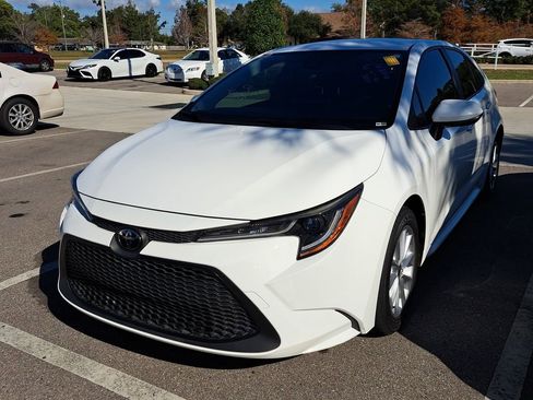 Used 2021 Toyota Corolla LE image 10
