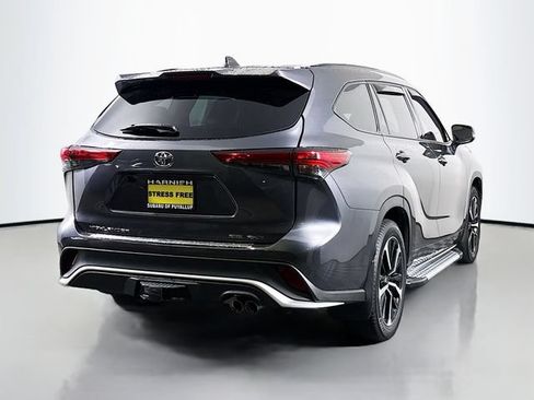 Used 2022 Toyota Highlander XSE AWD/4WD image 8