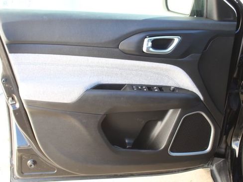 Used 2024 Jeep Compass Sport image 13