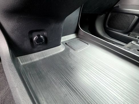 Used 2026 Toyota Sienna XLE FWD image 57