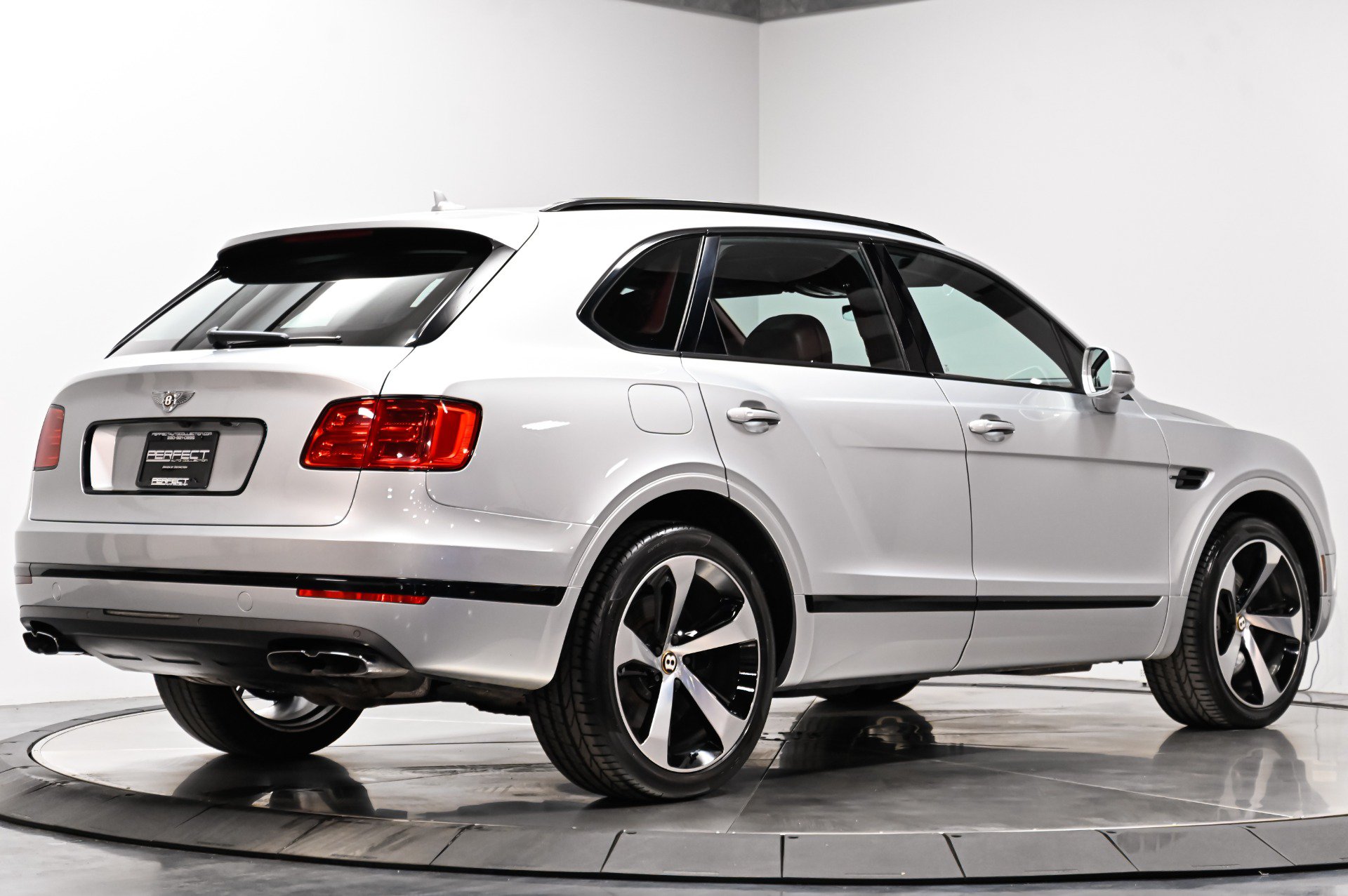 Used 2019 Bentley Bentayga AWD/4WD image 17