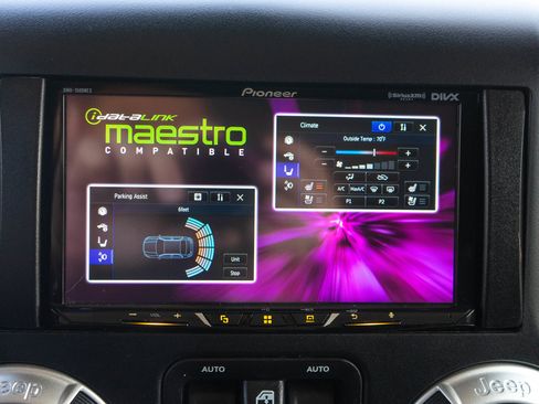 Used 2018 Jeep Wrangler Unlimited Sahara AWD/4WD image 14