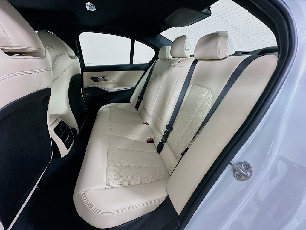 Used 2026 BMW 330i Sedan w/ Premium Package RWD image 17