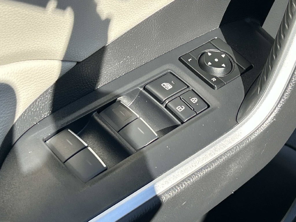 Used 2022 Toyota RAV4 XLE Premium AWD/4WD image 25