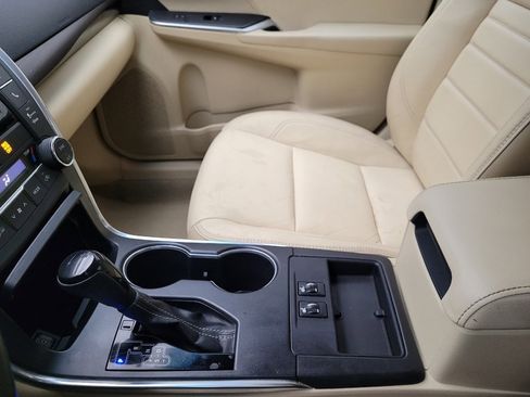 Used 2015 Toyota Camry XLE image 26