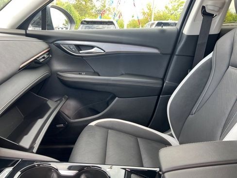 Certified 2025 Buick Envision Sport Touring image 23