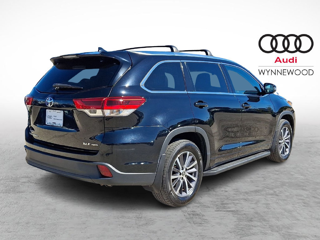 Used 2017 Toyota Highlander XLE AWD/4WD image 6