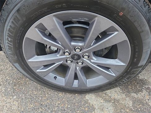 Certified 2022 Ford Explorer XLT w/ Equipment Group 202A image 21