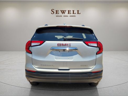 Used 2022 GMC Terrain SLE w/ Driver Convenience Package FWD image 4