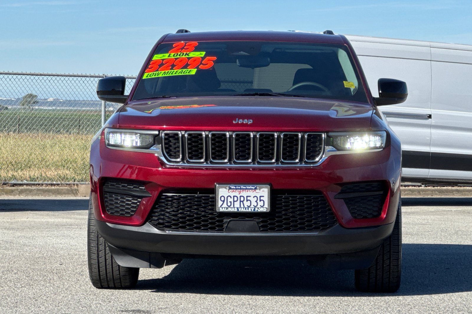 Used 2023 Jeep Grand Cherokee Laredo AWD/4WD image 9