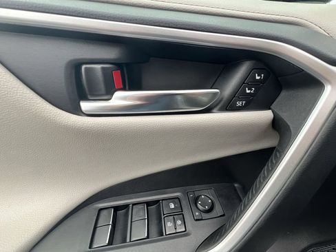 Used 2020 Toyota RAV4 Limited image 24